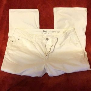 Lee Riders Midrise Capri Pants.  Like New.